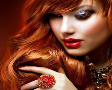 Tóc đỏ môi đỏ xinh tuyệt vời
