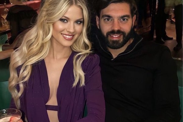 fwb la viet tat cua tu gi