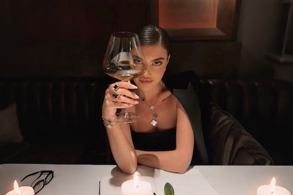 dau hieu con gai muon lam quen